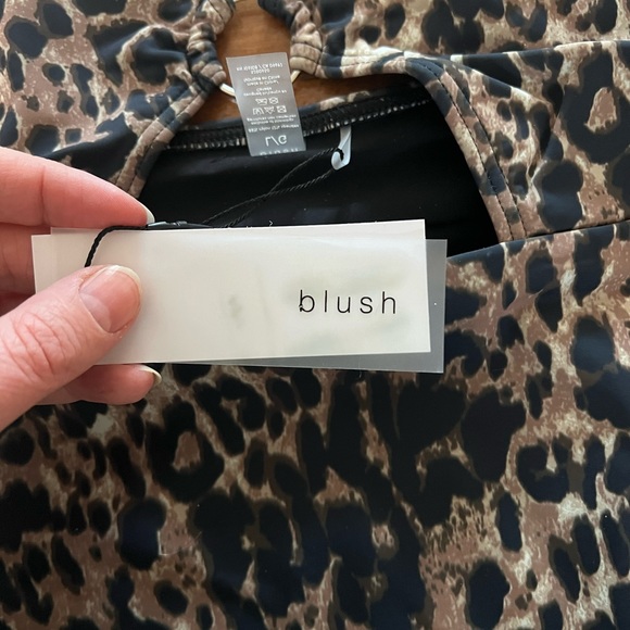 Blush Lingerie - Glow Plunge 1-Piece swimsuit - Picture 7 of 8